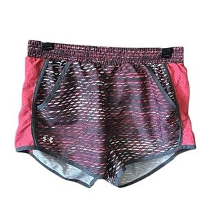 🔥3 for $25🔥 EUC HOT GRAY AND WHITE UNDER ARMOUR WITH POCKETS SZ S